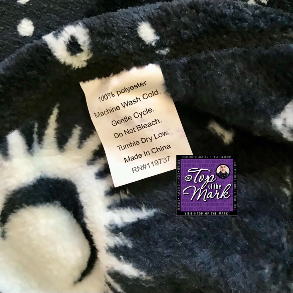 *last one* OUIJA PLUSH COZY THROW 70” x 50” NEW and TOASTY - Picture 4 of 5
